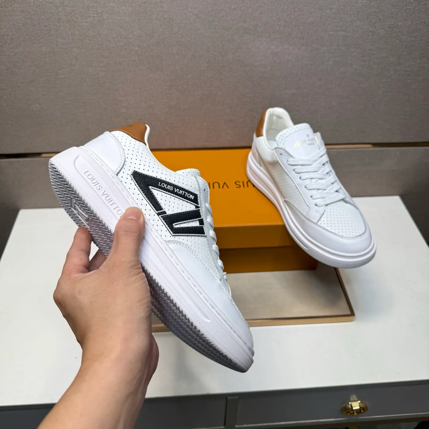 ⬛️Men's shoes 💰p420 [LV～] Men's casual shoes 2025z cabinet sales simultaneously 🔶Size: 38-44 #️⃣ 🔷6 colors🔜The upper is made of multi-material splicing ➕Genuine leather lining, comfortable and breathable, sole: original comfortable and wear-resistant outsole, ⚠️Real thing📱Photographed🎬The real thing is better📢📢📢